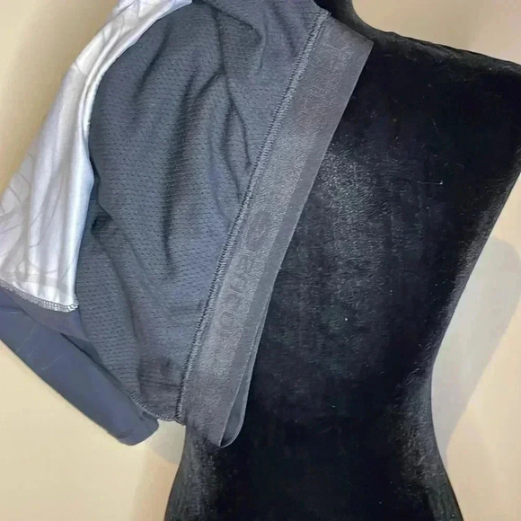 Sugoi Women’s Ginger Tank - Picture 6 of 7